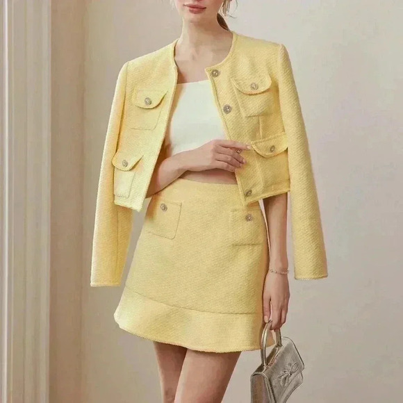 Yellow Elegant Women's Solid Textured Flap Pocket Crop Jacket - Picture 1 of 8
